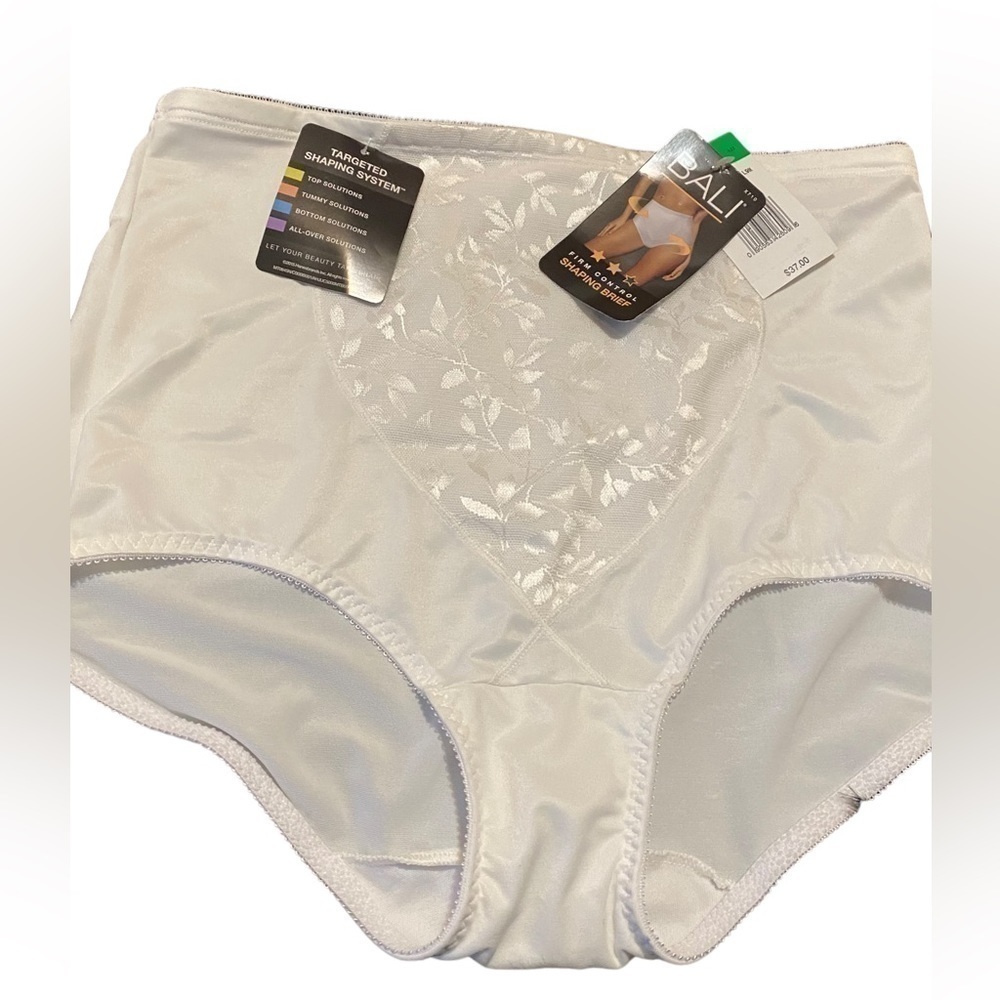 NWT Bali ladies shaping brief size large